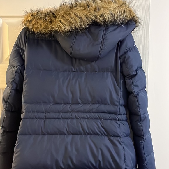 Jacket, furry hoody , adjustable , lots of pockets, very cozy , lightly worn - Picture 4 of 4